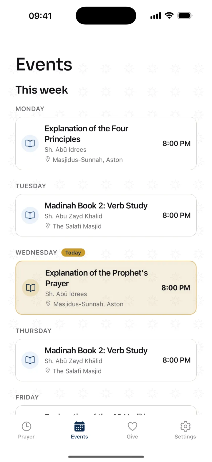 The Salafi Masjid app events screen: this week&rsquo;s lessons and classes grouped by day, each with its teacher and time.