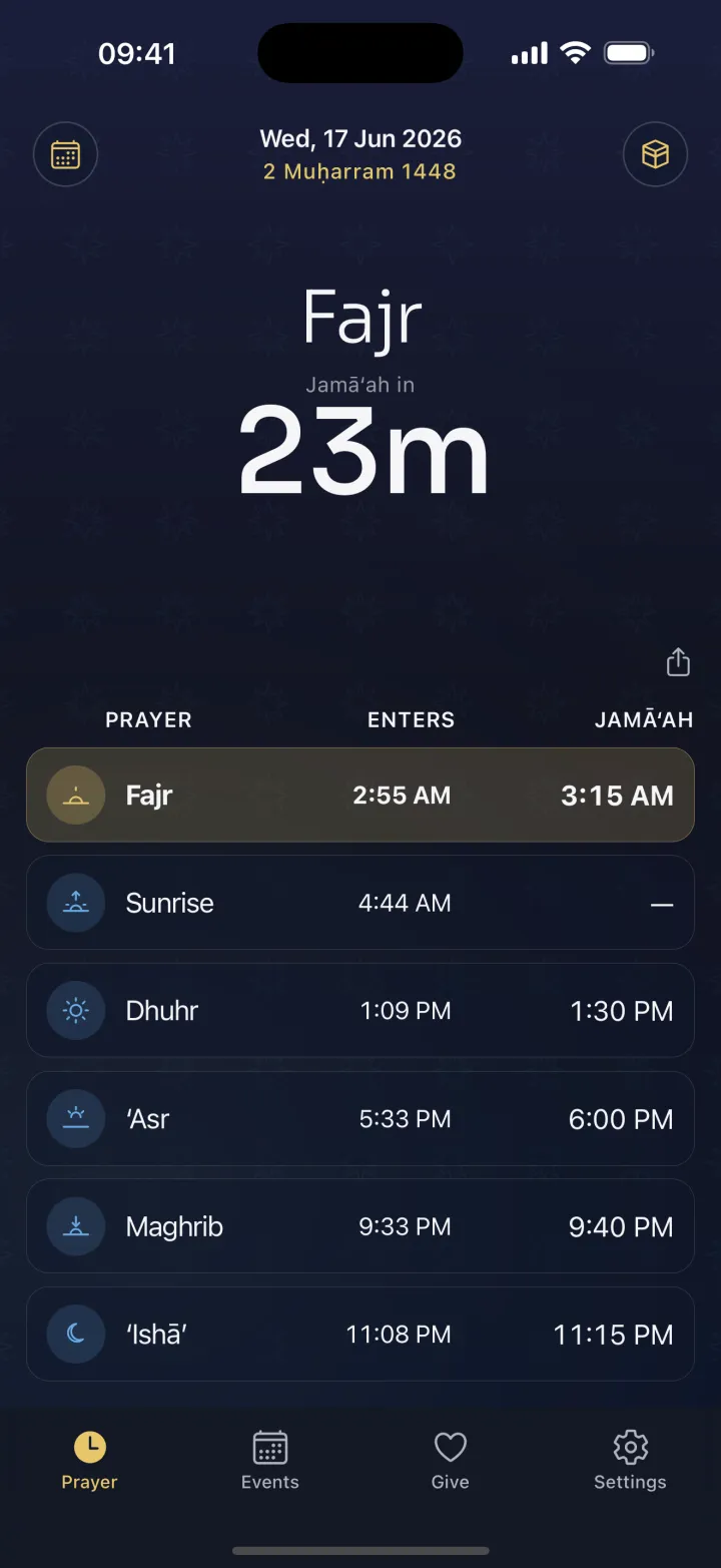 The Salafi Masjid app prayer screen: a live countdown to the next jama&rsquo;ah over an indigo sky gradient, with the day&rsquo;s prayer schedule listed below.